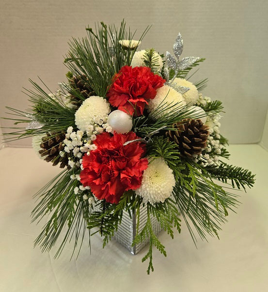 519a- Christmas Reflections (med) – Silver Horse Florist